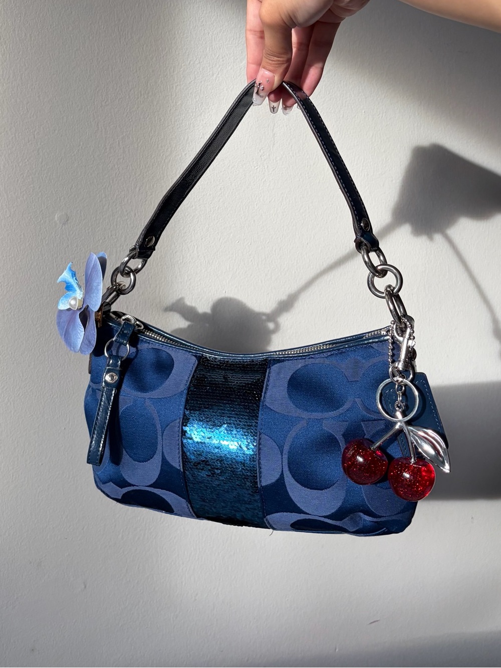 ❗️SOLD DO NOT BUY❗️
Coach Blue Signature Jacquard Sequin Demi Shoulder Bag